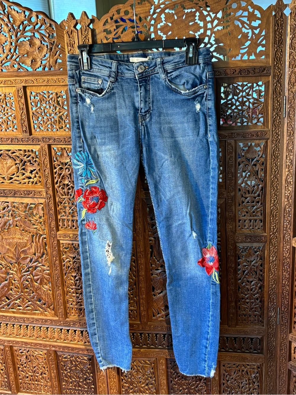 Zara Embroidered Blue Women's Jeans with Floral Accents